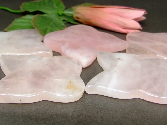 【彫刻ビーズ・彫りビーズ】水晶 12mm 彫刻ビーズ 蓮花 銀彫り 【彫刻 一粒売りビーズ】 天然石 パワーストーン / インペリアルオーラ おしゃれ かわいい オシャレ 可愛い プレゼント ギフト 贈り物