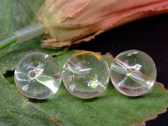 68235　　　今月の半額 わけあり 的矢 当たり矢 水晶 金彫り 虹入り 12mm 3粒セット クリスタル クォーツ 送料無料 ブラジル産 天然石 パワーストーン