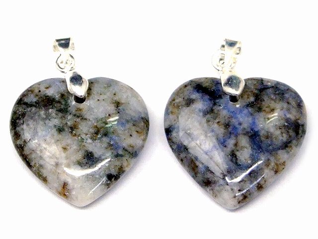 68359　　ソーダライト ハート型 A 20mm 1個売り 穴あり バチカン付き ペンダントトップ 送料無料 天然..