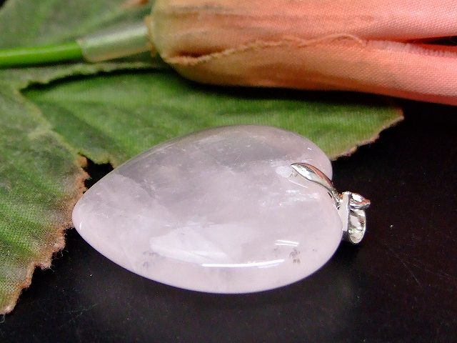 68344　　ローズクォーツ ハート型 30mm 1個売り 穴あり バチカン付き ペンダントトップ 送料無料 天然石 パワーストーン