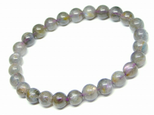 ※画像のものをお送りします。 オリジナルアクセサリー作りに是非どうぞ〜〜（m−m） ポーチに入れた状態で発送いたしますので、そのままプレゼントとしてご利用頂けます。 素材 天然石 サイズ 約：重さg　玉径7mm・±0.5mm　内径17cm(ゴムは伸縮可) 　※ 多少の誤差はご了承下さい。潜在能力を開花させる神秘の石 「月と太陽の象徴」の石といわれ、月がもつ直感力と、太陽がもつ活力をもたらすといい、特に「虹色」の光を持つものは、「霊性を高める石」として尊ばれ、予知能力や霊的な能力を敏感にし、高次の意識レベルへ到達できるようオーラバランスを整えると言われています。 神秘的な波動が強く「魂のルーツ」を象徴する石とも言われ、深く眠った魂レベルでの意識・記憶力を目覚めさせ潜在能力を引き出してくれます。 石自体はグレーなどの地味めな色合いをしていますが、そこに鮮やかな輝きが浮かび上がるところから「アゲハ蝶の羽」に例えられる事もある美しい石です。 当店では中国の自社工場で鑑定した後、丸玉等に加工しております。 日本に入荷後も鑑定機関【日本彩珠宝石研究所】にて鑑定していただき、天然のものと証明済みです。 当店のラブラドライトは天然と補償致します。 また、当店では卸価格の為お安くご提供させていただいておりますが、自社工場での生産の為お安くご提供させていただいております。 安心してご購入ください。