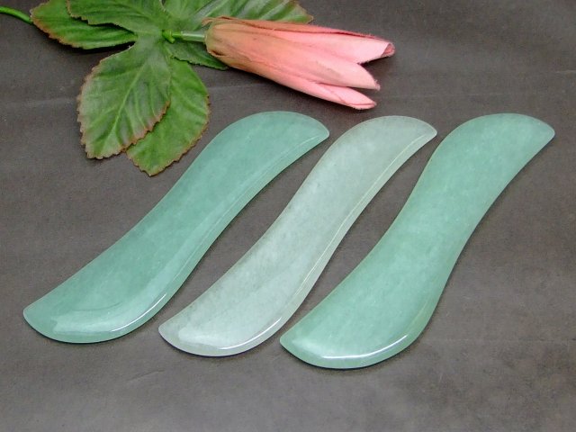 k3-14　　かっさプレート アベンチュリン 120mm×30mm ポーチ付き 美肌 美顔 美容 マッサージ用 送料無料 天然石 パワーストーン