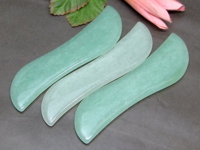 k3-14　　かっさプレート アベンチュリン 120mm×30mm ポーチ付き 美肌 美顔 美容 マッサージ用 送料無料 天然石 パワーストーン