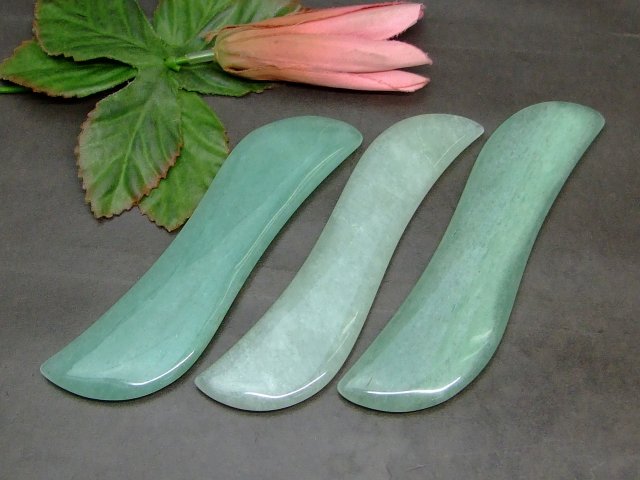 k3-14A　　今月30％OFF かっさプレート アベンチュリン 120mm×30mm ポーチ付き 美肌 美顔 美容 マッサージ用 ネコポス送料無料 天然石 パワーストーン