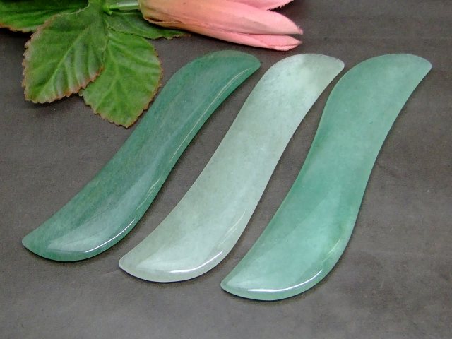 k3-14B　　今月55％OFF わけあり かっさプレート アベンチュリン 120mm×30mm ポーチ付き 美肌 美顔 美容 マッサージ用 ネコポス送料無料 天然石 パワーストーン