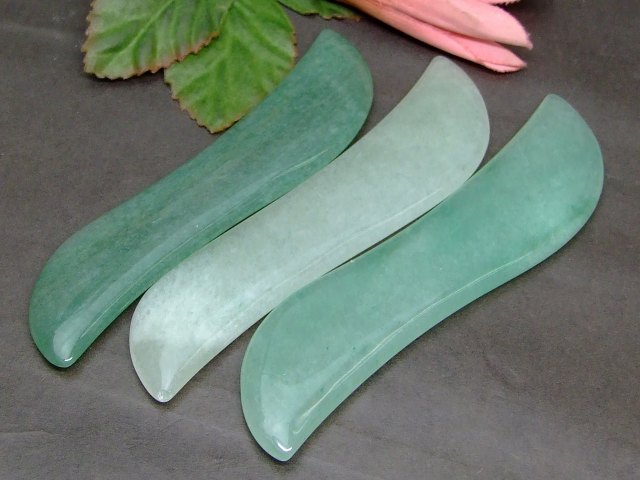 k3-14B　　今月55％OFF わけあり かっさプレート アベンチュリン 120mm×30mm ポーチ付き 美肌 美顔 美容 マッサージ用 ネコポス送料無料 天然石 パワーストーン