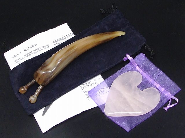 69245　　希少品 5点セット 天然牛角 かっさ棒 かたつむり ローズクォーツ かっさ ポーチとかっさプレートと説明書付き 顔用 つぼ押し 両用タイプ 送料無料 天然石 パワーストーン