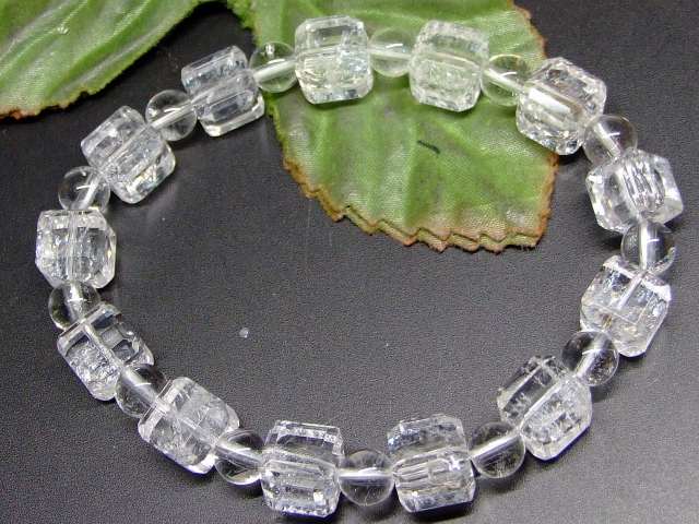 65753　　虹入り 水晶 アイリスクォーツ 9mm〜6mm AA ブレスレット 内径17cm ポーチ付き 送料無料 ヒマラヤ産 天然石 パワーストーン