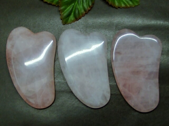 k3-23F　　今月30%off ローズクォーツ かっさプレート ポーチ付き 美肌 美顔 美容 マッサージ用 ネコポ..