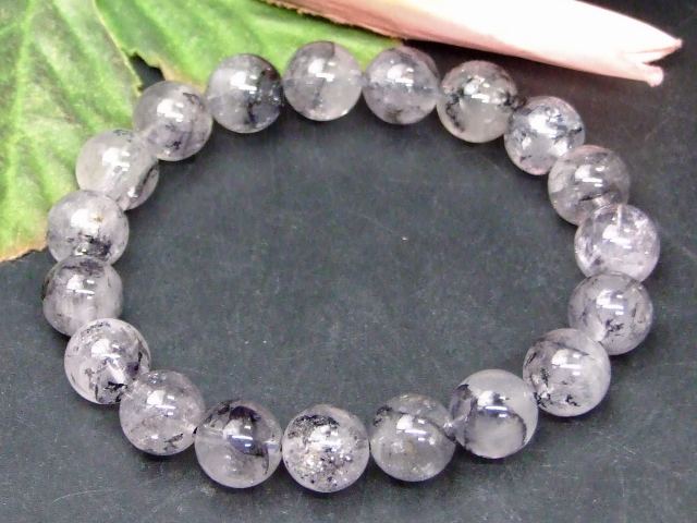 68190　　グラファイトインクォーツ 11mm 4A ブレスレット 内径19cm 黒鉛 石墨入り水晶 クリスタル ポーチ付き ブラジル産 送料無料 天然石 パワーストーン