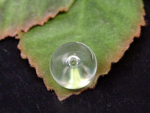 68324　 水晶 ガーデン入り 勝彫り 素彫り 12mm AA 1粒売り クリスタル 送料無料 天然石 パワーストーン