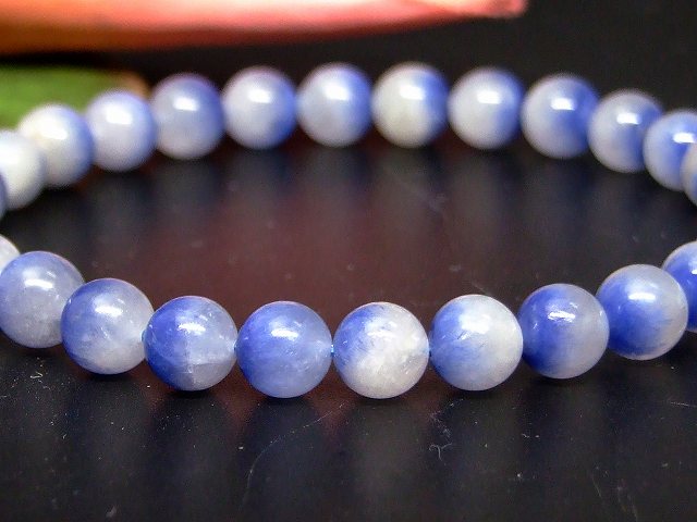 オケナイト原石(オーケン石)インド産 ケース入り(小)