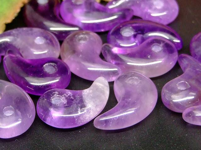 66423　　アメジスト 勾玉 18mm×12mm AA 1個売り ネコポス送料無料 天然石 パワーストーン