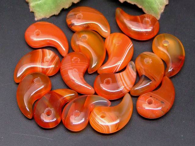 66449　　縞瑪瑙 勾玉 18mm×12mm AA 1個売り メノウ アゲート ネコポス送料無料 天然石 パワーストーン