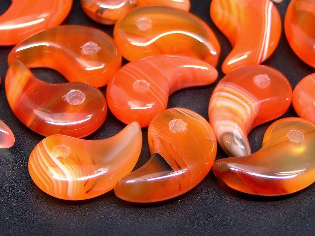 66449　　縞瑪瑙 勾玉 18mm×12mm AA 1個売り メノウ アゲート ネコポス送料無料 天然石 パワーストーン