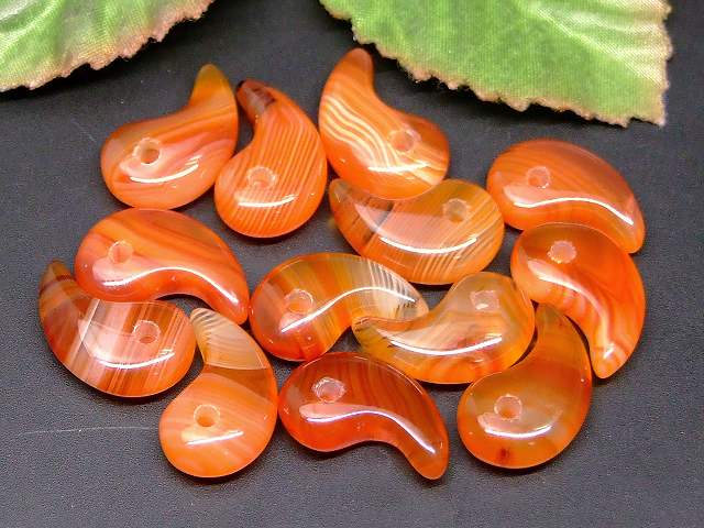 66449K　　縞瑪瑙 勾玉 18mm×12mm 3A 1個売り メノウ アゲート ネコポス送料無料 天然石 パワーストーン