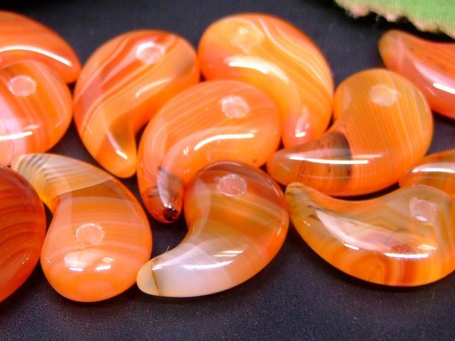 66449K　　縞瑪瑙 勾玉 18mm×12mm 3A 1個売り メノウ アゲート ネコポス送料無料 天然石 パワーストーン