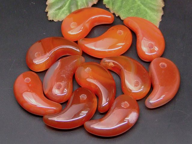 66448M　　勾玉 カーネリアン 31×17mm 1個売り 送料無料 天然石 パワーストーン