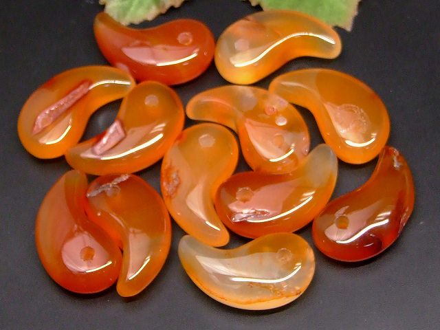 66447A　　今月30％OFF わけあり 勾玉 カーネリアン 31×17mm 1個売り 送料無料 天然石 パワーストーン