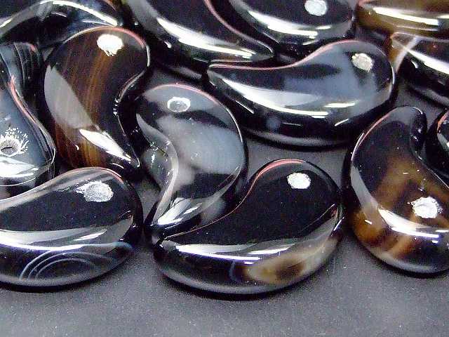 66451B　　勾玉 オニキス 31×17mm 1個売り 送料無料 天然石 パワーストーン