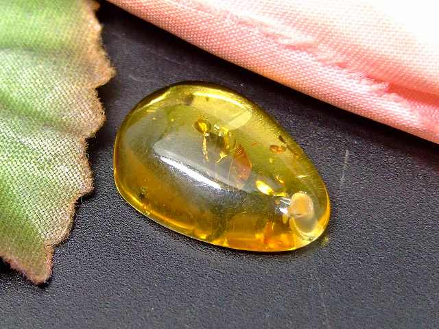 65983　　花アンバー 琥珀 18mm×12mm AA 1個売り ルース 裸石 穴あり ペンダントトップ 送料無料 メキシコ産 天然石 パワーストーン