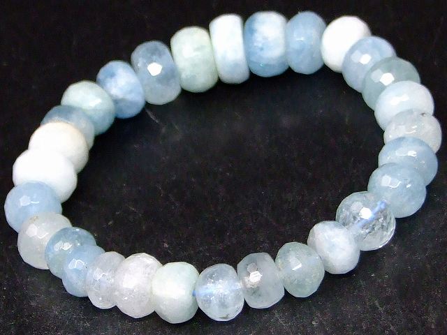 ※画像のものをお送りします。 オリジナルアクセサリー作りに是非どうぞ〜〜（m−m） ※新品ですが、へこみ・傷など見られる為、わけあり商品として格安にご提供しております。 ご了承の上ご購入くださいませ。 ポーチに入れた状態で発送いたしますので、そのままプレゼントとしてご利用頂けます。 素材 天然 サイズ 約：重さ31g　玉径12mm〜9mm×8mm〜4mm・±1.0mm　内径17cm(ゴムは伸縮可) 　※ 多少の誤差はご了承下さい。