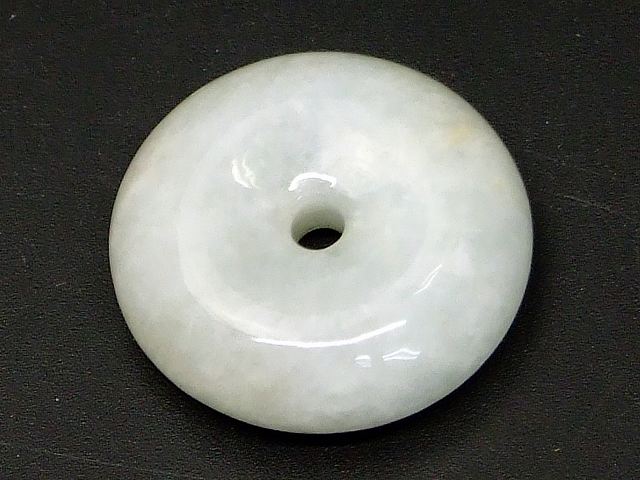 66506　　今月の半額 ミャンマー翡翠 22mm 1個売り ピーディスク 円盤 平安扣 カバン飾り お守り 送料..