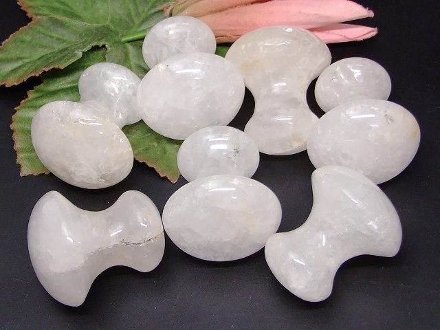 66605　　今月の半額 わけあり 水晶 かっさ 41mm×35mm×25mm 1個売り クリスタル クォーツ ツボ押し マッサージ ネコポス送料無料 天然石 パワーストーン