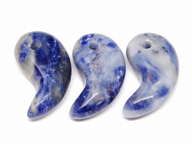 66487C　　今月10％OFF ソーダライト 勾玉 31mm×17mm 1個売り ネコポス送料無料 天然石 パワーストーン