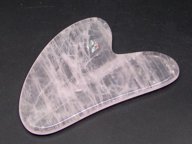 66681　　虹入り アイリス かっさプレート ローズクォーツ ハート Y型 1個売り 美容・マッサージ 送料..