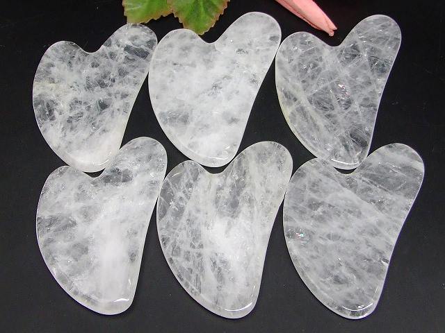 66860A　　今月の半額 わけあり 虹入り 水晶 かっさプレート 79mm×52mm クリスタル クォーツ ポーチ付き 美肌 美顔 美容 マッサージ用 ネコポス送料無料 天然石 パワーストーン