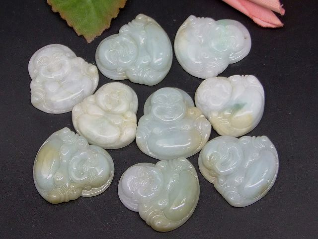 66847　　ミャンマー翡翠 ペンダントトップ 25mm×23mm 1個売り 七福神 布袋 笑門来福 ヒスイ ジェイド ジェード ミャンマー産 送料無料 天然石 パワーストーン