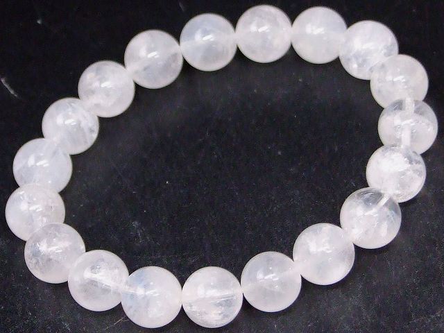 g3-3399M　　スノークォーツ 10mm A+ ブレスレット 内径17cm 乳石英 水晶 クリスタル ポーチ付き 送料無料 天然石 パワーストーン