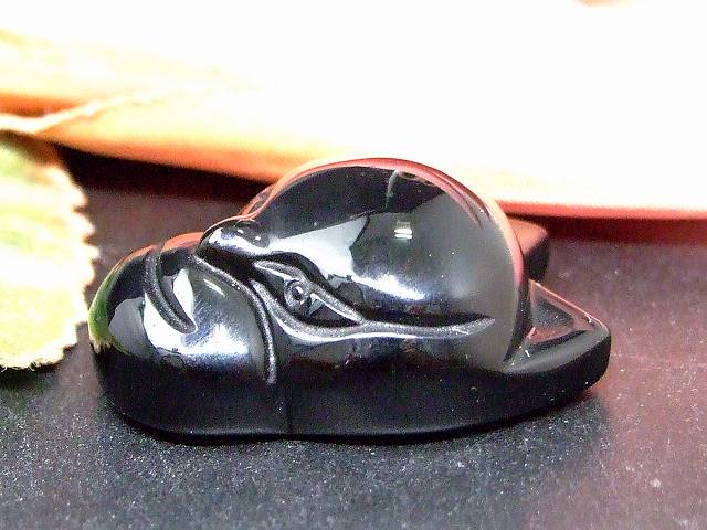 67608　　今月の半額 わけあり オブシディアン 30mm×26mm 1個売り 狐 キツネ きつね 彫り ペンダントトップ 送料無料 アメリカ産 天然石 パワーストーン