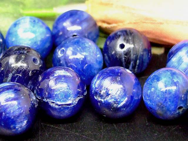 g3-685M　　今月の半額 わけあり カイヤナイト 12mm 1粒売り 鑑別済 本物保証 送料無料 ブラジル産 天然石 パワーストーン