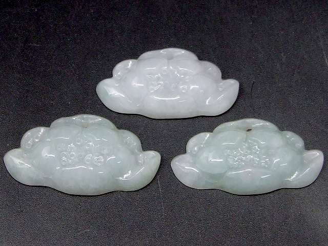 67281　　ミャンマー翡翠 ペンダントトップ 35mm〜32mm×18mm 1個売り 蓮華 睡蓮 蓮の花 ヒスイ ジェイド ジェード ミャンマー産 送料無料 天然石 パワーストーン