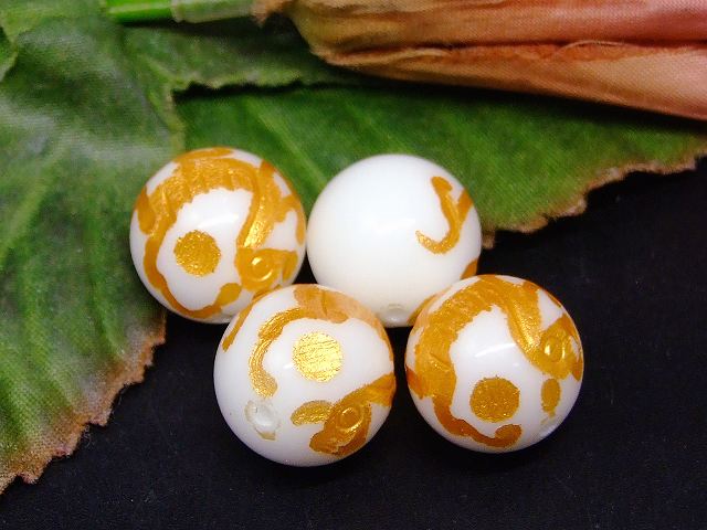 67330　　白虎彫り シャコガイ 金彫り 14mm 1粒売り 別名 ホワイトオニキス ネコポス送料無料 天然石 パワーストーン