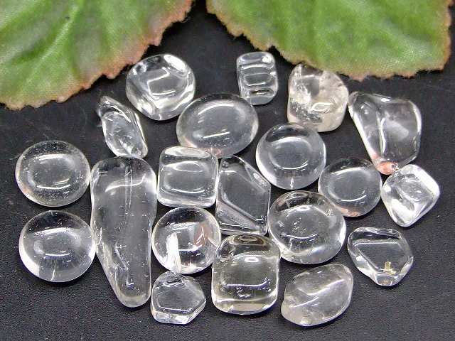 67355　　水晶 さざれ 原石 穴なし 6mm〜20mm 20個セット クリスタル クォーツ 送料無料 ブラジル産 天然石 パワーストーン