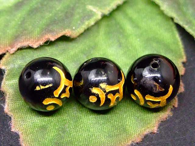 67371　　今月30％OFF わけあり 梵字彫 マン オニキス 10mm 1粒売り 卯年 文殊菩薩 ブラジル産 送料無料 天然石 パワーストーン