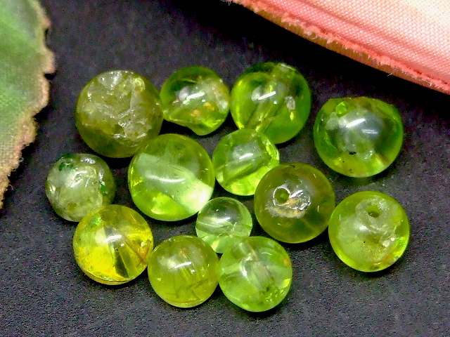 67403　　今月の半額 わけあり ペリドット 4mm〜7mm 13粒セット 鑑別済 本物保証 送料無料 ミャンマー産 天然石 パワーストーン