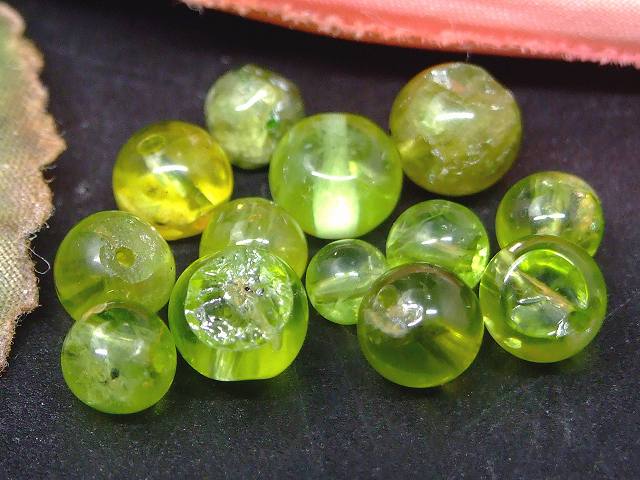 67403　　今月の半額 わけあり ペリドット 4mm〜7mm 13粒セット 鑑別済 本物保証 送料無料 ミャンマー産 天然石 パワーストーン