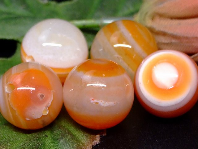 67457　　今月の半額 わけあり 赤天眼石 16mm 1粒売り 神の眼 ネコポス送料無料 チベット産 天然石 パワーストーン