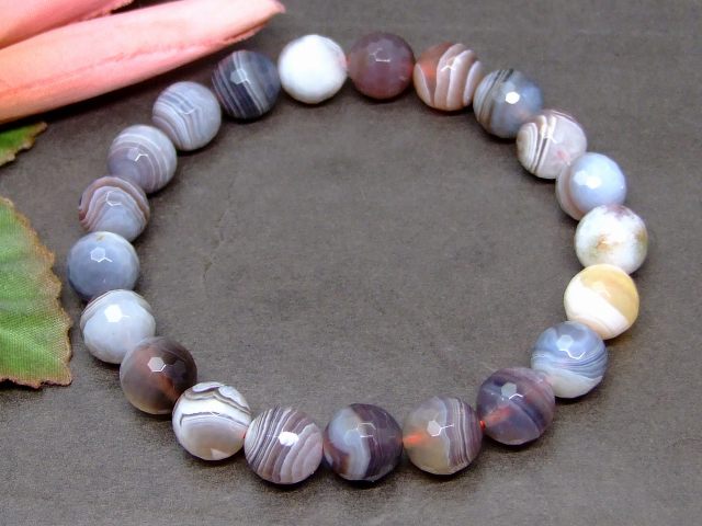 g3-3397E　　ボツワナアゲート 瑪瑙 メノウ 10mm 128面カット ブレスレット 内径調節可 送料無料 天然石 パワーストーン