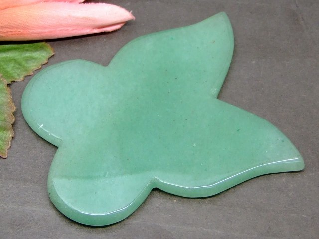 k3-14K　　今月55％OFF わけあり かっさプレート アベンチュリン 80mm×70mm 蝶型 バタフライ ポーチ付き 美肌 美顔 美容 マッサージ用 ネコポス送料無料 天然石 パワーストーン