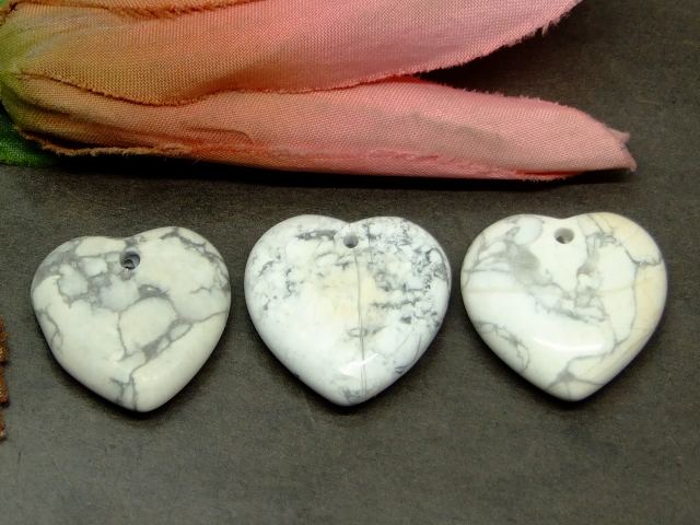 65030B　　ハウライト 23mm×23mm 1個売り ペンダントトップ 送料無料 天然石 パワーストーン