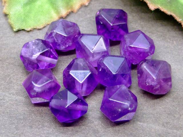 g3-57H　　アメジスト 紫水晶 10mm スターカット 1粒売り ネコポス送料無料 天然石 パワーストーン