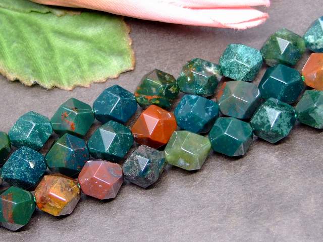 g3-1078E　　ブラッドストーン 10mm スターカット 1連38cm 通し針、解説書、1mゴム付き 送料無料 天然石 パワーストーン