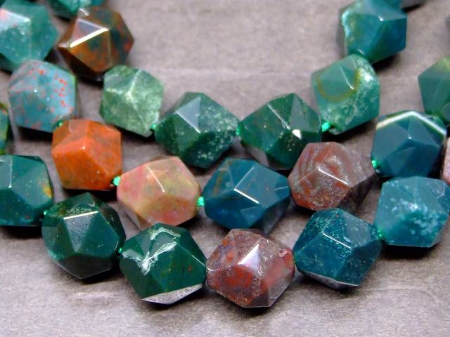 g3-1078E　　ブラッドストーン 10mm スターカット 1連38cm 通し針、解説書、1mゴム付き 送料無料 天然石 パワーストーン