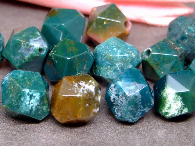 g3-1078N　　今月の半額 わけあり ブラッドストーン 10mm スターカット 1粒売り ネコポス送料無料 天然石 パワーストーン