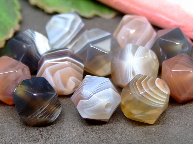 g3-3398E　　ボツワナアゲート 瑪瑙 メノウ 10mm スターカット 1粒売り ネコポス送料無料 天然石 パワーストーン